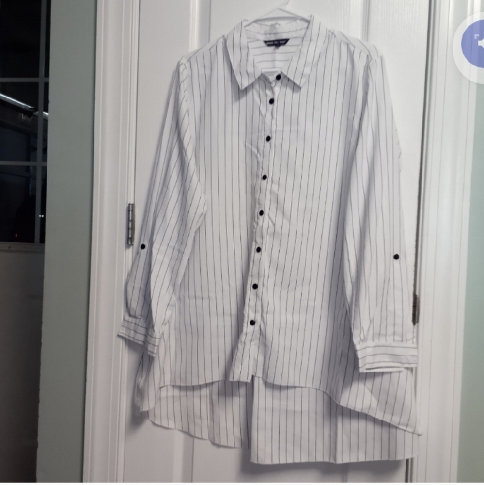 Unique Spectrum White and Black Striped Casual Women's Top button Up Career EUC
